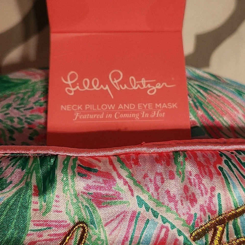 Lilly pulitzer sleep pillow and eye mask set - Picture 7 of 7